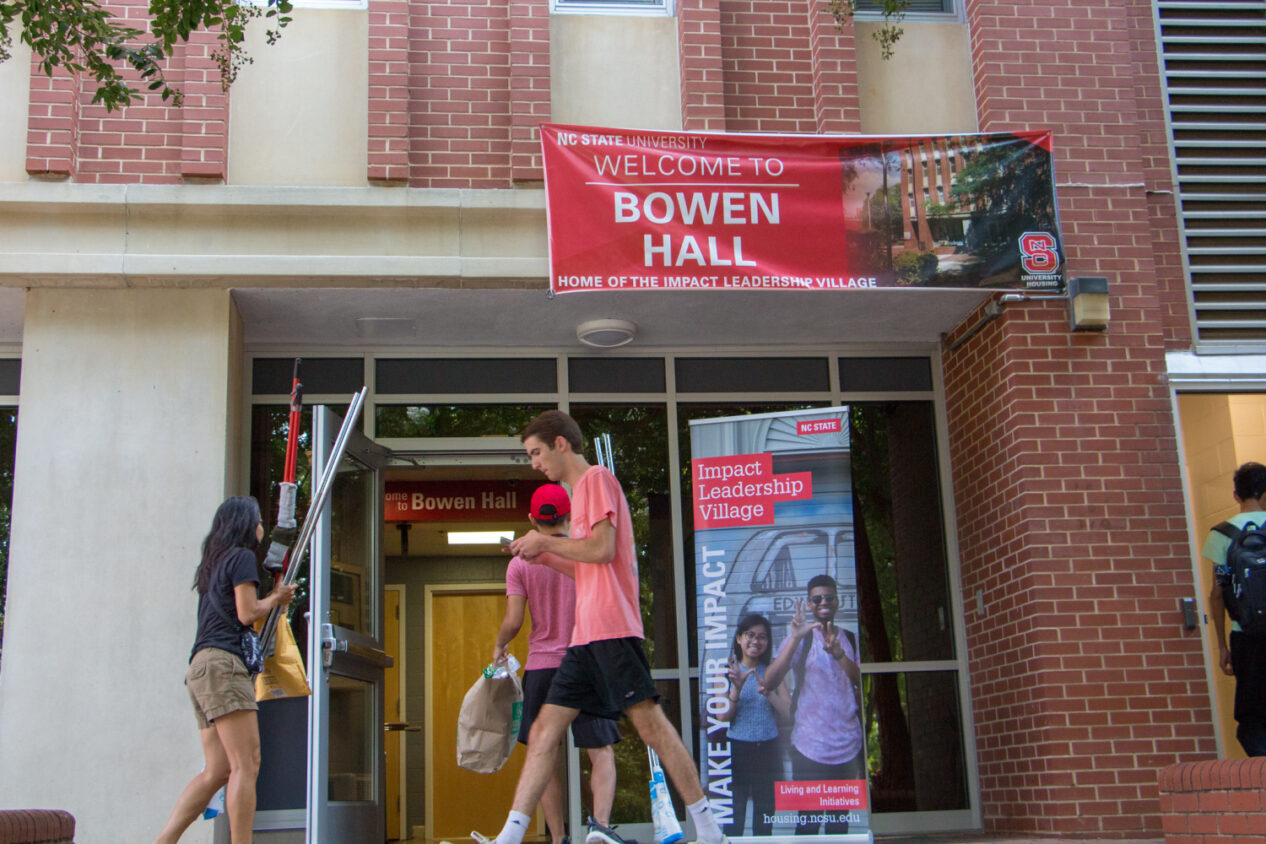 A photo of Bowen Hall during the 2018 move-in days